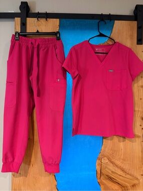 Figs Women's Scrub Set in Bright Pink